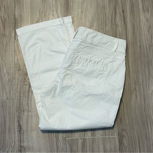 MAURICES White Capri Length Pants Light - Stretch women’s 7/8 Spring/Summer